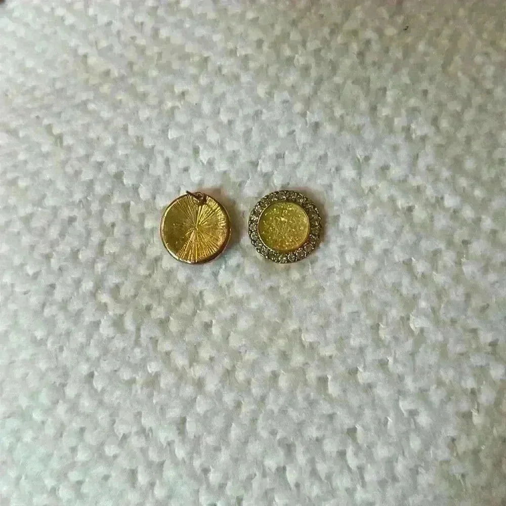 Round earrings - Picture 2 of 2